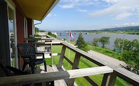 Duck Cove Inn